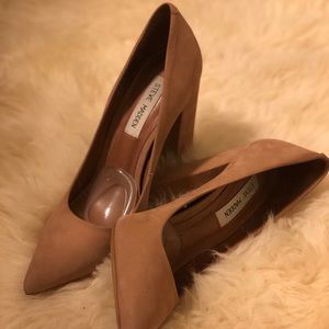 Steve Madden Nude Pumps